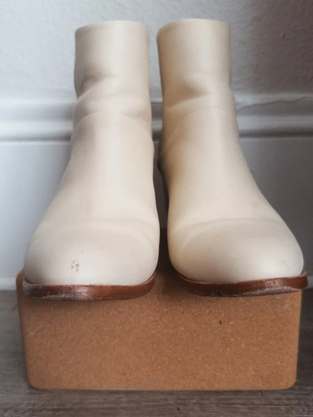 Nisolo White/Cream Dari Ankle Boots Size 10 - Leather Block Heel
